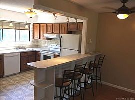 293 Sterling Village Aka 560 Yale Ave, Meriden, Ct 06450 in Meriden, CT (Photo 4 of 10)