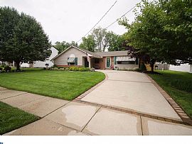 This 3 Bedroom, 1 Bath Rancher Has So Much to Offer in Sewell, NJ (Photo 3 of 6)