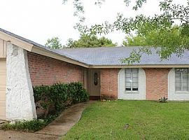 211 La Fonda Dr Houston, Tx 77060 (747) 444-3766 in Houston, TX (Photo 2 of 5)