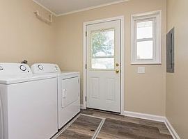 8 Crescent Rd, Lake Zurich, Il 60047 3 Beds 1 Bath 975 Sqft in Lake Zurich, IL (Photo 5 of 6)