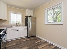 8 Crescent Rd, Lake Zurich, Il 60047 3 Beds 1 Bath 975 Sqft in Lake Zurich, IL (Photo 6 of 6)