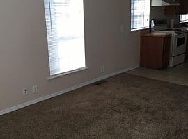 1117 Mary St, Poplar Bluff, Mo 63901 2 Beds 1 Bath 680 Sqft in Poplar Bluff, MO (Photo 2 of 7)