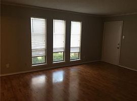 5826 Sandhurst Ln Apt B, Dallas, Tx 75206 2 Beds 2 Baths 997 Sq in Dallas, TX (Photo 3 of 7)