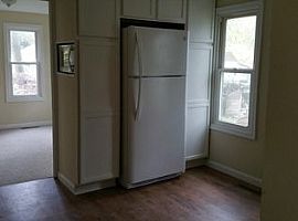 4228 Locust St, Delavan, Wi 53115 2 Beds 1 Bath 800 Sqft in Delavan, WI (Photo 6 of 6)