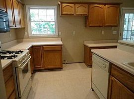  8788 Vansant St, Douglasville, Ga 30134 3 Beds 2 Baths 1,872 S in Douglasville, GA (Photo 7 of 12)