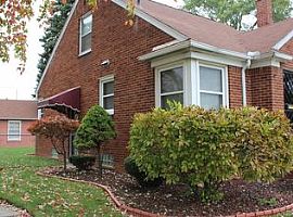 16801 Collingham Dr, Detroit, Mi 48205 2 Beds 1.5 Baths 910 Sqf in Detroit, MI (Photo 8 of 12)