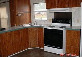 108 S Queens St, Hubert, Nc 28539 3 Beds 2 Baths 980 Sqft in Hubert, NC (Photo 7 of 9)