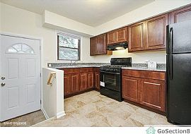 4 Beds 2 Baths in South Holland, IL (Photo 2 of 6)