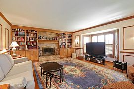 4 Beds 2.5 Baths in Geneva, IL (Photo 7 of 12)