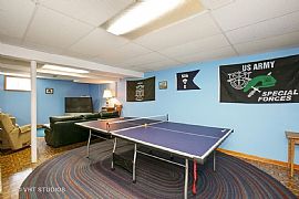 4 Beds 2.5 Baths in Geneva, IL (Photo 8 of 12)