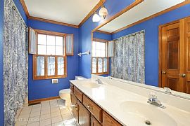 4 Beds 2.5 Baths in Geneva, IL (Photo 9 of 12)