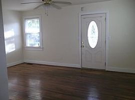 40 Macalva Dr, Hampton, Va 23669 3 Beds 1 Bath 999 Sqft in Hampton, VA (Photo 11 of 12)