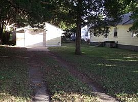 40 Macalva Dr, Hampton, Va 23669 3 Beds 1 Bath 999 Sqft in Hampton, VA (Photo 4 of 12)