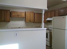 40 Macalva Dr, Hampton, Va 23669 3 Beds 1 Bath 999 Sqft in Hampton, VA (Photo 9 of 12)