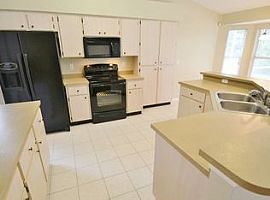  13450 Silvercreek Dr, Riverview, Fl 33569 3 Beds 2 Baths 1,670 in Riverview, FL (Photo 3 of 4)