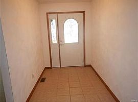 2233 Madero Dr, Belleville, Il 62221 2 Beds 2 Baths 1,500 Sqft in Belleville, IL (Photo 9 of 12)