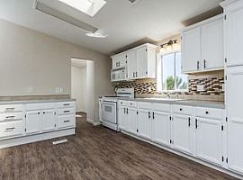 29215 W Wildcat Dr, Wittmann, Az 85361 in Wittmann, AZ (Photo 4 of 12)