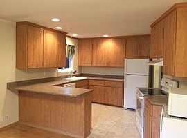 741 6th Ave, Redwood City, Ca 94063 2 Beds 1 Bath 1,010 Sqft in Redwood City, CA (Photo 3 of 6)