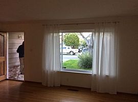 741 6th Ave, Redwood City, Ca 94063 2 Beds 1 Bath 1,010 Sqft in Redwood City, CA (Photo 6 of 6)