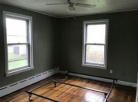 22 Harlow St, Saugus, Ma 01906 2 Beds 1.5 Baths 884 Sqft in Saugus, MA (Photo 10 of 10)