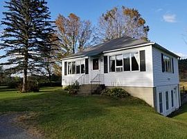 299 State Rd, Great Barrington, Ma 01230 2 Beds 1 Bath 720 Sqft in Great Barrington, MA (Photo 10 of 10)