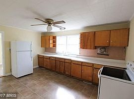 106 N Fairfax Blvd, Ranson, Wv 25438 3 Beds 1.5 Baths 800 Sqft in Ranson, WV (Photo 2 of 10)