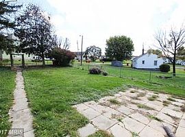 106 N Fairfax Blvd, Ranson, Wv 25438 3 Beds 1.5 Baths 800 Sqft in Ranson, WV (Photo 4 of 10)