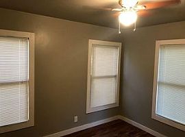 2806 Cherrywood Ave, Dallas, Tx 75235 3 Beds 2 Baths 1,100 Sqft in Dallas, TX (Photo 3 of 10)