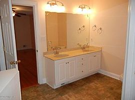 7008 Farm Ridge Ct, Louisville, Ky 40291 4 Beds 2.5 Baths 2,086 in Louisville, KY (Photo 6 of 10)