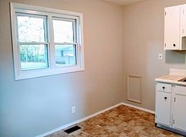 9803 Thor Ave, Louisville, Ky 40229 3 Beds 1 Bath 999 Sqft in Louisville, KY (Photo 5 of 8)