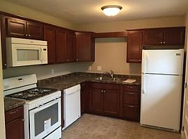 1907 Memorial Dr, Pekin, Il in Pekin, IL (Photo 3 of 6)