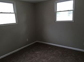 1907 Memorial Dr, Pekin, Il in Pekin, IL (Photo 5 of 6)