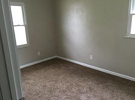 1907 Memorial Dr, Pekin, Il in Pekin, IL (Photo 6 of 6)