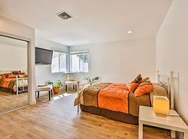 3 Beds 2 Baths in Tarzana, CA (Photo 3 of 3)