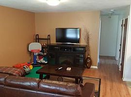 8 Bayberry Dr # B, Latham, Ny 12110 2 Beds 1 Bath 900 Sqft in Latham, NY (Photo 3 of 8)