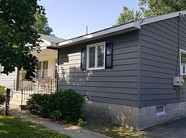 8 Bayberry Dr # B, Latham, Ny 12110 2 Beds 1 Bath 900 Sqft in Latham, NY (Photo 6 of 8)