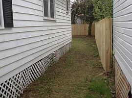 7 Addison St, Charleston, Sc 29403 3 Beds 1 Bath 1,235 Sqft in Charleston, SC (Photo 11 of 12)