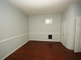 7 Addison St, Charleston, Sc 29403 3 Beds 1 Bath 1,235 Sqft in Charleston, SC (Photo 6 of 12)