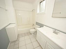 7 Addison St, Charleston, Sc 29403 3 Beds 1 Bath 1,235 Sqft in Charleston, SC (Photo 8 of 12)