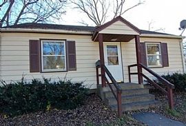 218 Milwaukee Ave Sw, Hutchinson, Mn 55350 2 Beds 1 Bath 1,400  in Hutchinson, MN