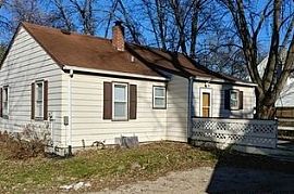 218 Milwaukee Ave Sw, Hutchinson, Mn 55350 2 Beds 1 Bath 1,400  in Hutchinson, MN (Photo 3 of 8)