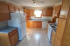 218 Milwaukee Ave Sw, Hutchinson, Mn 55350 2 Beds 1 Bath 1,400  in Hutchinson, MN (Photo 7 of 8)