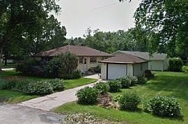 4900 Turner Ave, Madison, Wi 53716 3 Beds 1 Bath 906 Sqft in Madison, WI (Photo 4 of 5)