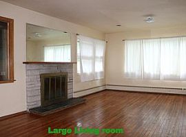1406 S Vine St, Urbana, Il 61801 3 Beds 2 Baths 1,400 Sqft in Urbana, IL (Photo 1 of 12)