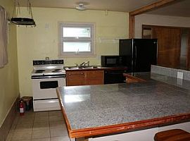 1406 S Vine St, Urbana, Il 61801 3 Beds 2 Baths 1,400 Sqft in Urbana, IL (Photo 11 of 12)