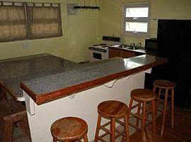 1406 S Vine St, Urbana, Il 61801 3 Beds 2 Baths 1,400 Sqft in Urbana, IL (Photo 5 of 12)