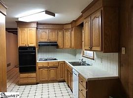 5bedroom 3bath in Taylors, SC (Photo 4 of 9)