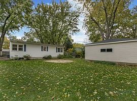 812 Morton St, Batavia, Il 60510 3 Beds 2 Baths -- Sqft in Batavia, IL (Photo 5 of 12)
