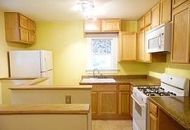 803 9th St, West Des Moines, Ia 50265 2 Beds 1 Bath 1,100 Sqft in West Des Moines, IA (Photo 2 of 8)