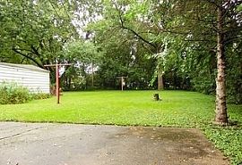 803 9th St, West Des Moines, Ia 50265 2 Beds 1 Bath 1,100 Sqft in West Des Moines, IA (Photo 3 of 8)